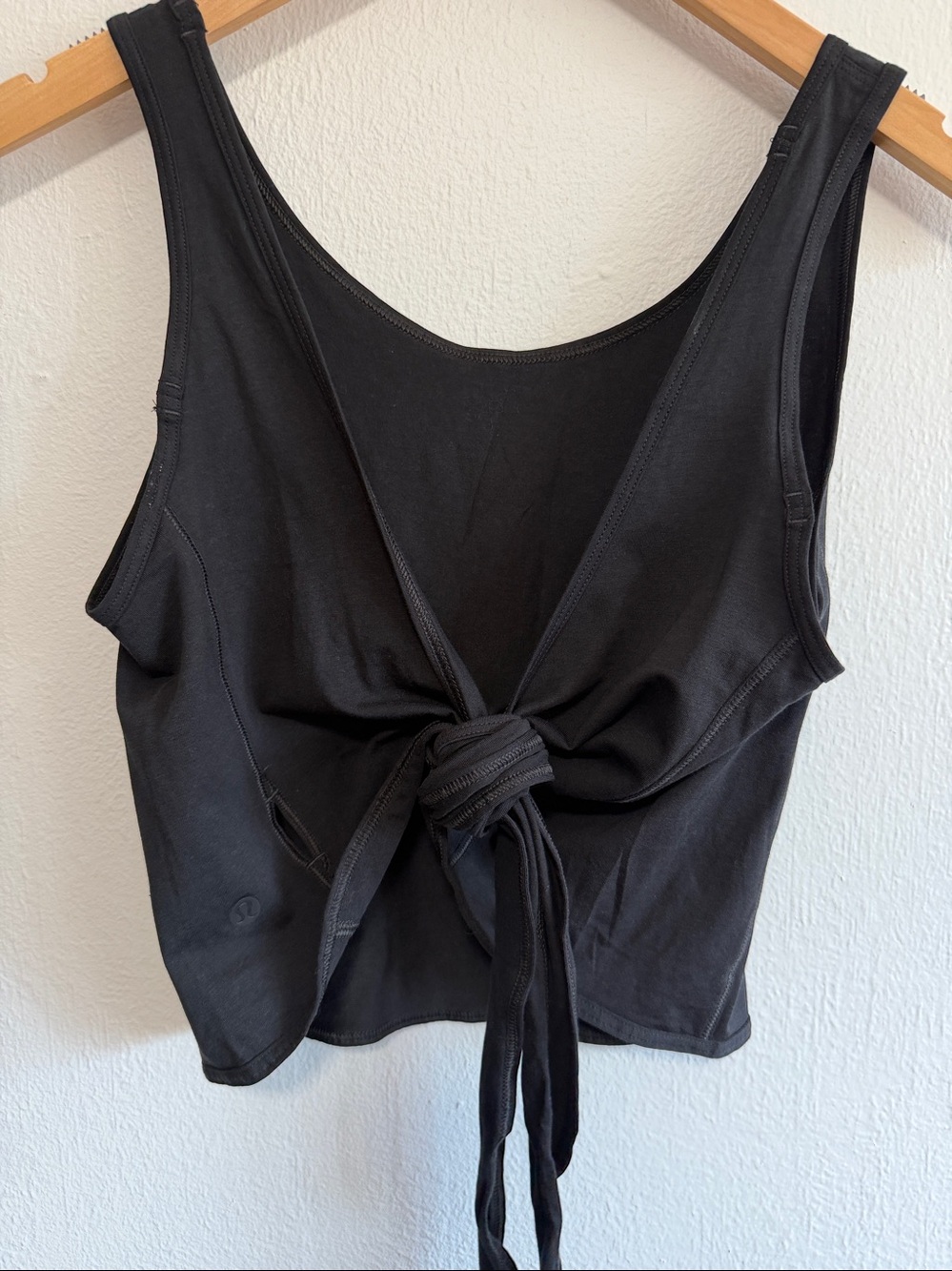 Lululemon, it’s a Tie tank size 4, new no tags - Picture 6 of 6